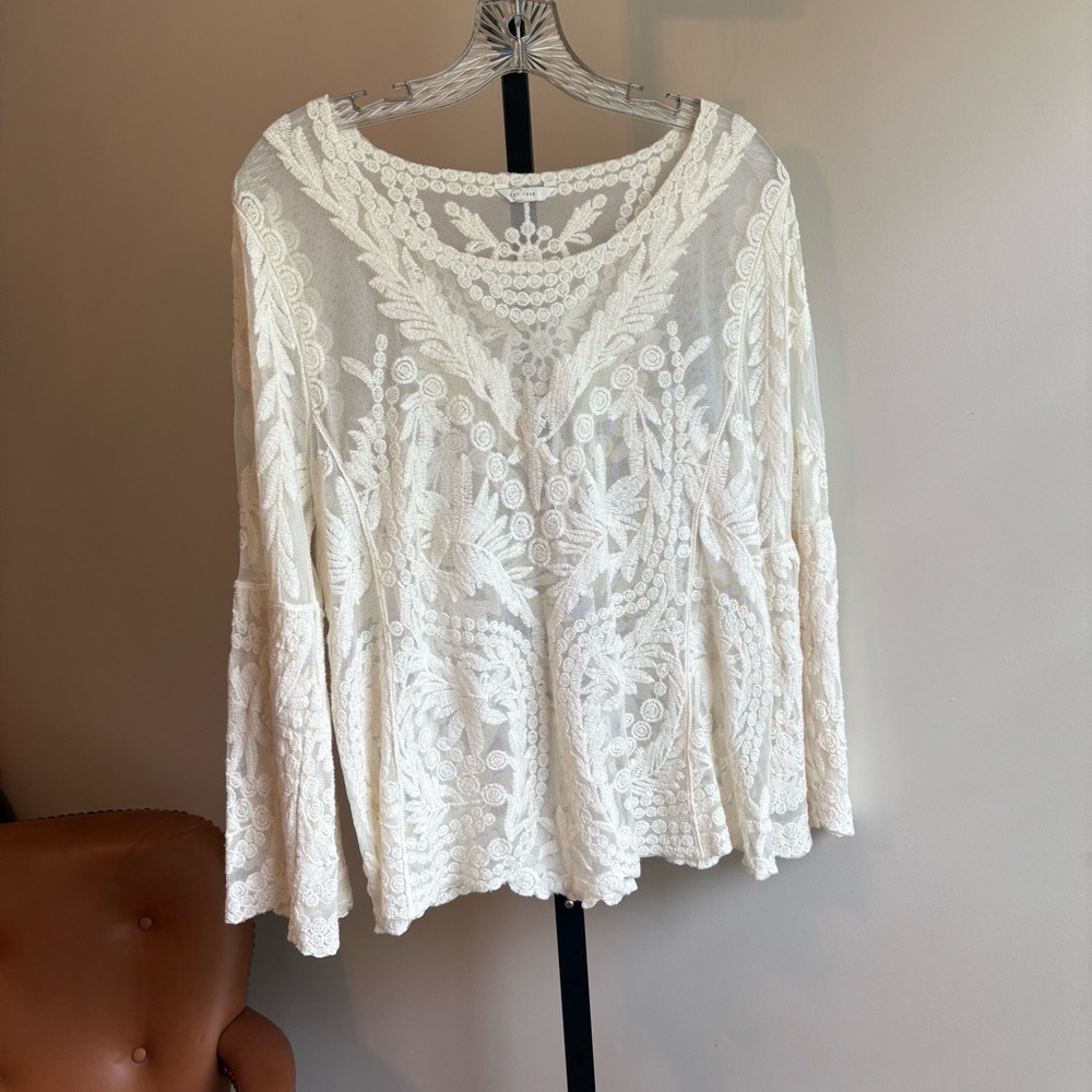 Cream‎ Ruffled Long Sleeve Lace Blouse